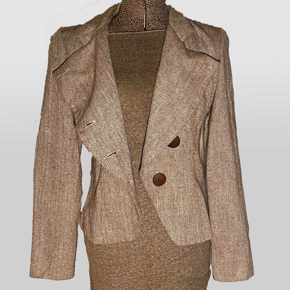 Tweed Blazer with Versatile button closure